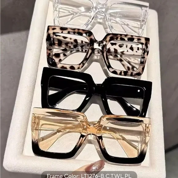 Stylish Women's Sunglasses Set - Black, Leopard, Clear, Gold
0403 - Picture 1 of 1